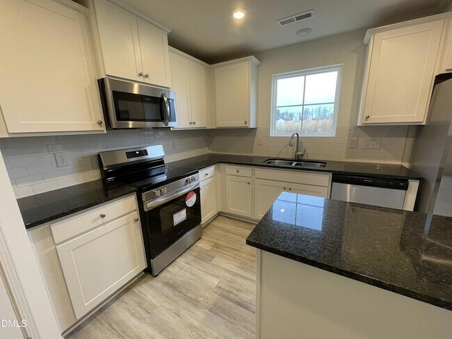 Building Photo - 49 Suhani Ln