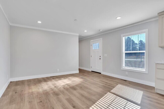 Building Photo - Spacious 2BR, 2BA home on 1.5 acres with Extra Storage - $1650/mo rent***