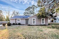 Building Photo - Charmingly Updated 3BD/2BA Ranch Home in Birnam Woods!