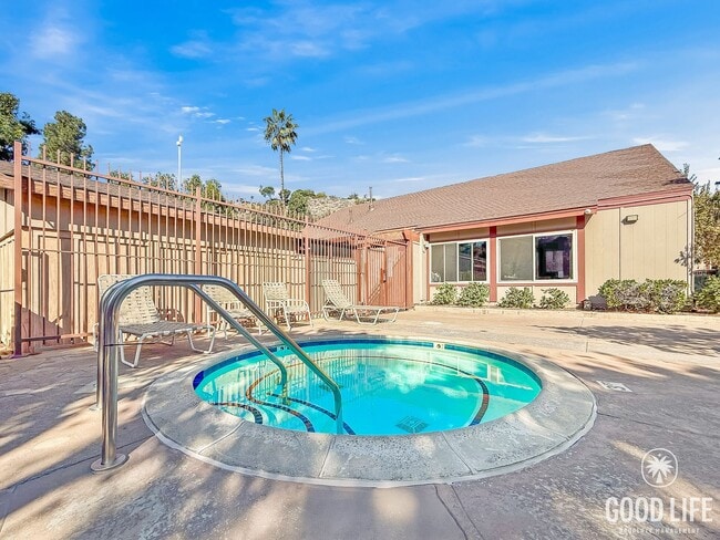 Building Photo - Great 2B/1.5BA Condo in Del Cerro for Rent!