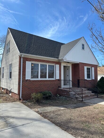 Building Photo - 1302 Hazel St