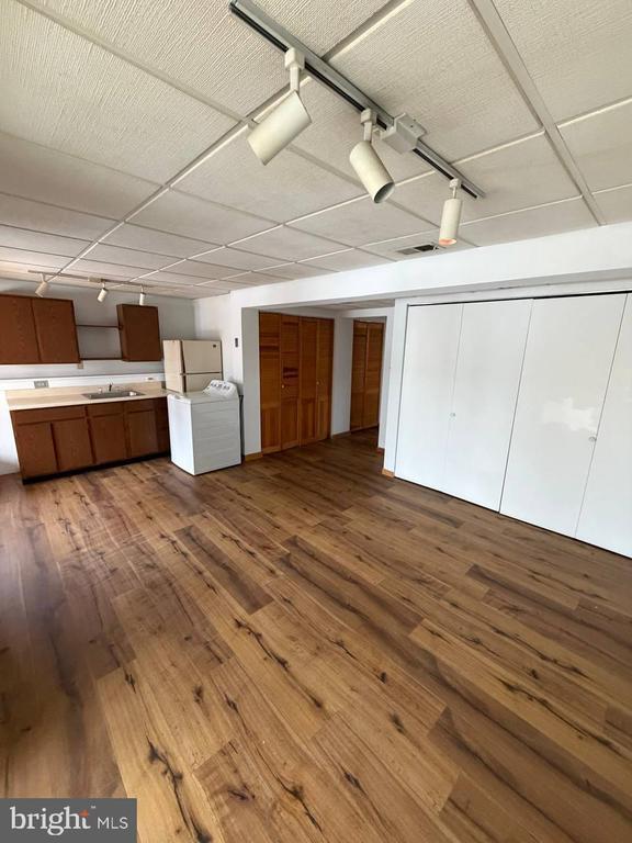 Building Photo - 7812 WHISTLING Ct