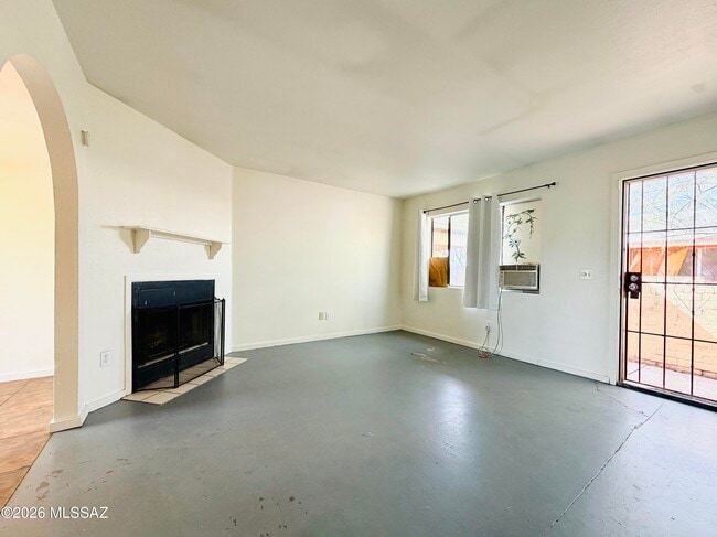 Building Photo - 1028 E Hedrick Dr