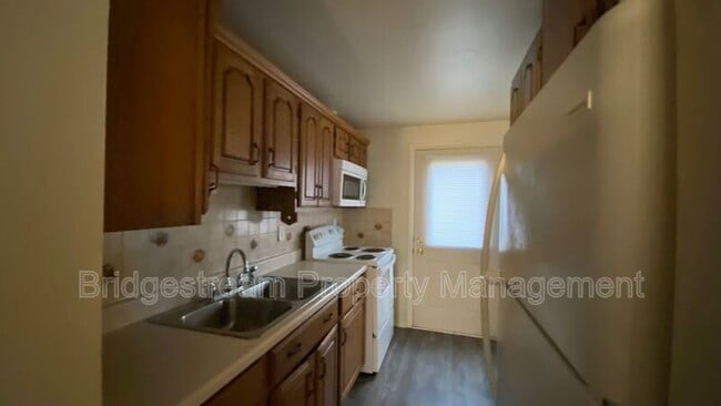 Building Photo - 105 Bedford Farm Cir