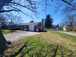 Building Photo - 700 S Harlan St