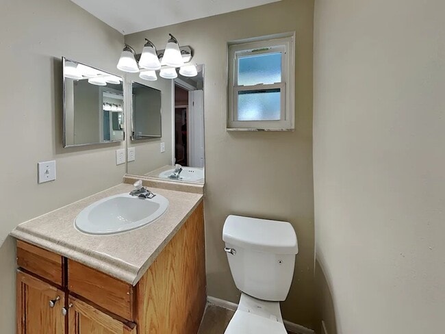 Building Photo - 2833 Linwood Dr