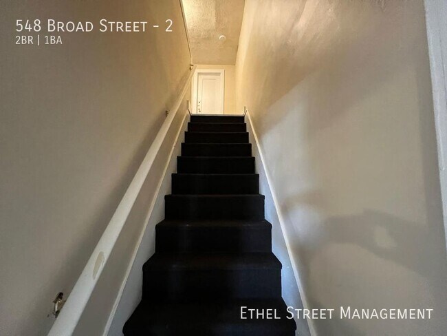 Building Photo - 548 Broad St