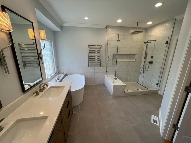 Building Photo - 4 Bed, 3.5 Bath Home w/  3 Car Garage in Williamson Co