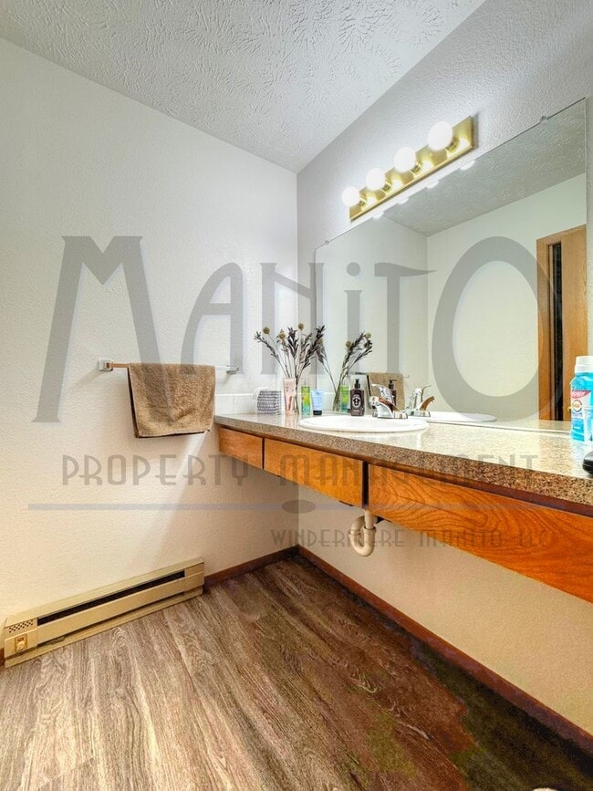 Building Photo - Ideally Located South Hill Unit