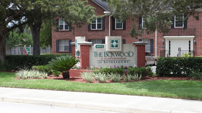 Building Photo - The Boxwood