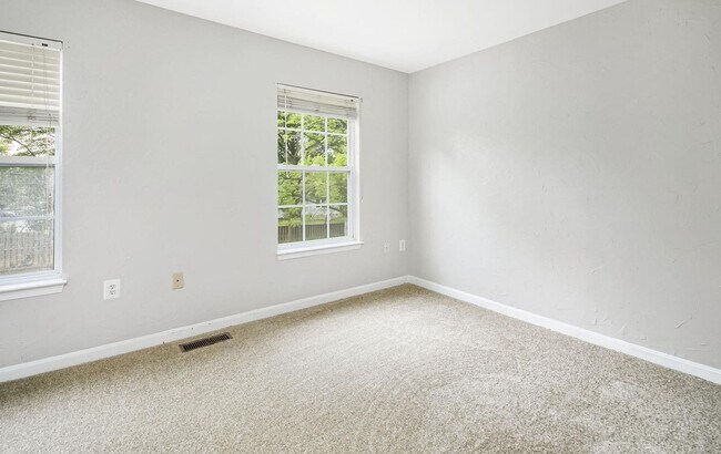 Building Photo - Three level townhome in Taskers Chance available mid June!