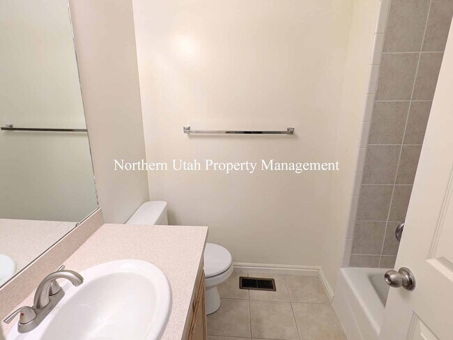 Building Photo - Updated 4 Bed, 2 Bath SFH