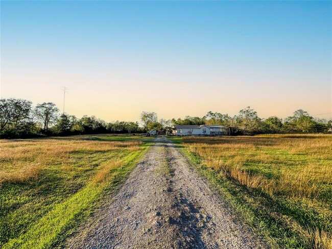 Building Photo - 2016 Davis Bend Rd