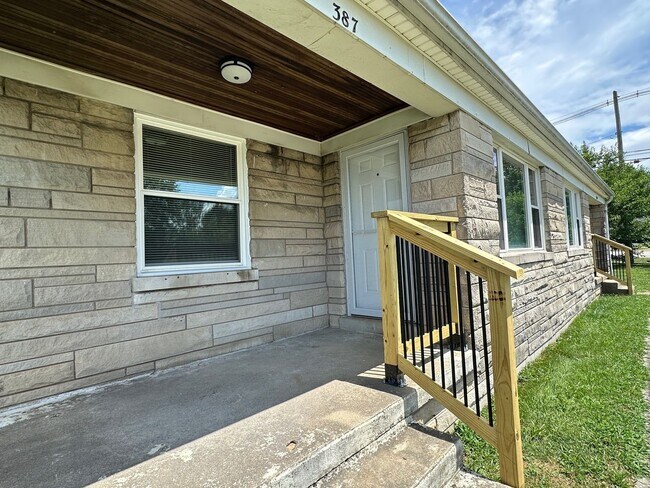 Building Photo - MPG387-389