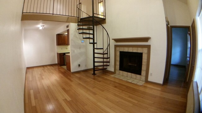 Building Photo - Move -in Special: Cute 2 Bedroom condo (ga...