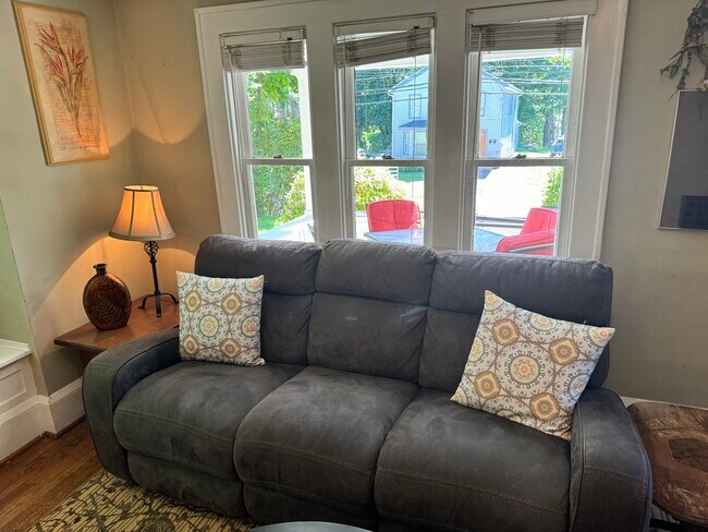 Building Photo - 101 Temple St