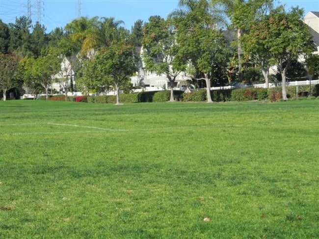 Building Photo - ALISO VIEJO- SPACIOUS 1 BEDROOM + DEN OR OFFICE CONDO WITH GARAGE