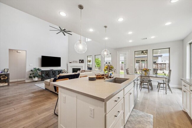 Building Photo - 9823 Magnolia Ests Ln