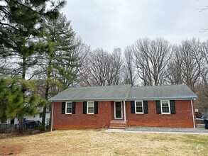 Building Photo - 5 Bed / 3 Bath Home with Finished Basement