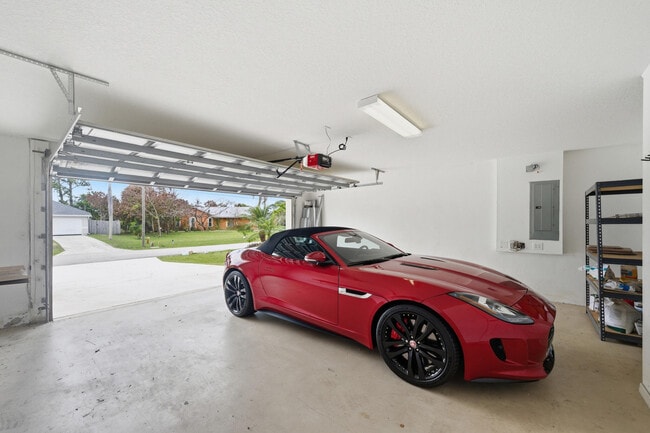 Building Photo - 1707 SE Manth Ln