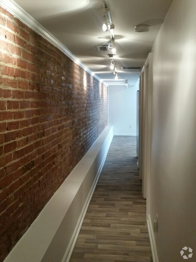 Building Photo - 113 Thomas Street N.W. Lower Level