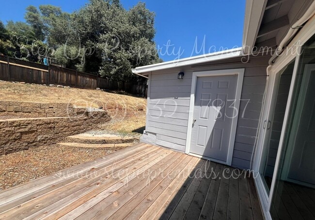 Building Photo - Updated 2-Bed, 2-Bath Home with Bonus Room...