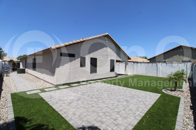 Building Photo - 12211 W Hadley St