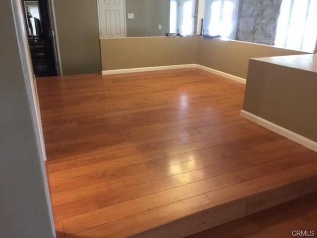 Building Photo - 542 E Adams Ave