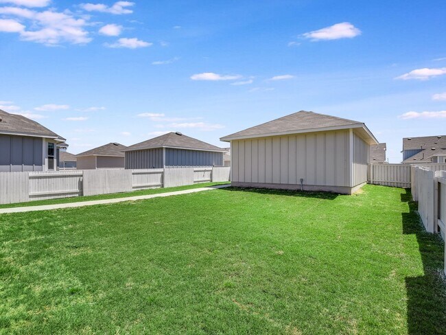 Building Photo - 3 BR/2 BA - 1437 SF in KYLE - Casseta Ranch!