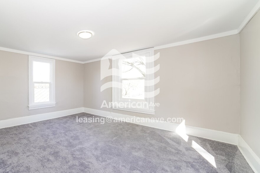 Building Photo - 910 NE Monroe St