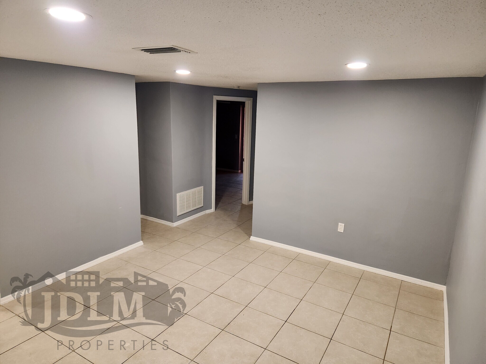 Building Photo - 12515 1st Is