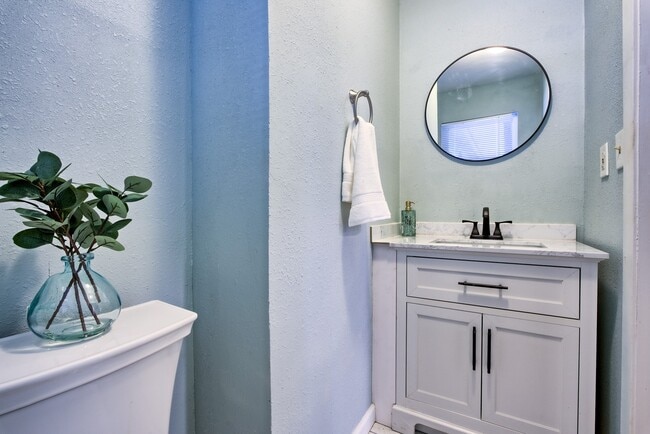 Building Photo - 5907 Nancy Ann St