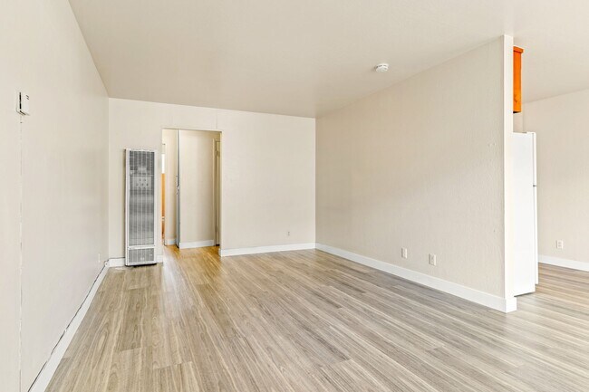 Building Photo - Oakland Oasis: Recently Renovated 1 Bed, 1...