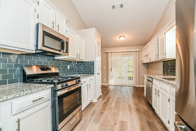 Building Photo - 923 River Rock Dr