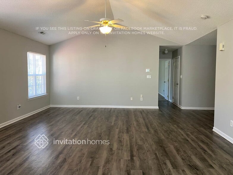 Building Photo - 6022 Country Walk Dr