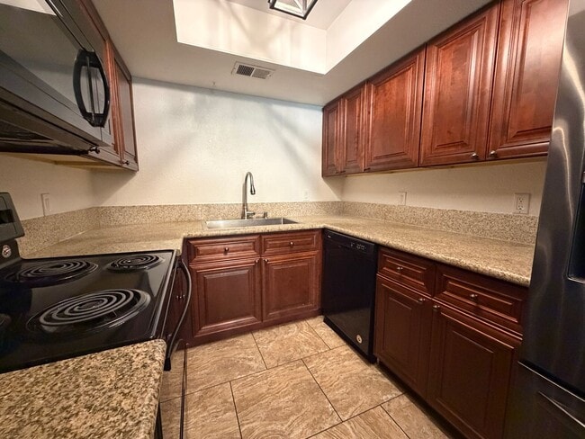 Building Photo - 1133 Willow Tree Dr