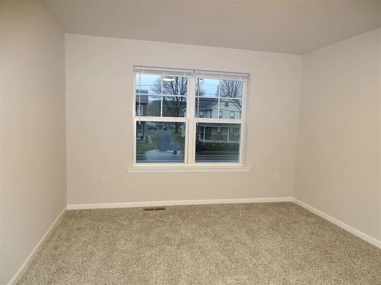 Building Photo - 5 Cobblestone Ct