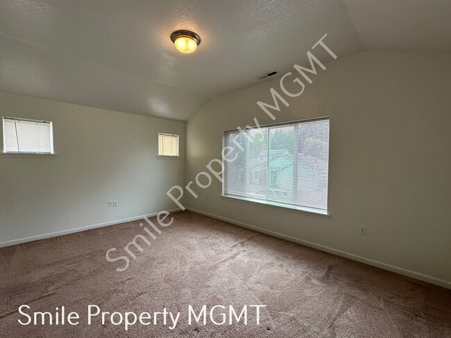 Building Photo - 6422 SE 137th Ave