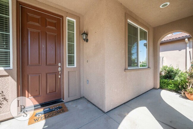 Building Photo - Clovis Eastside Home, 4BR/3BA, Built 2017 - Lots of Amenities!