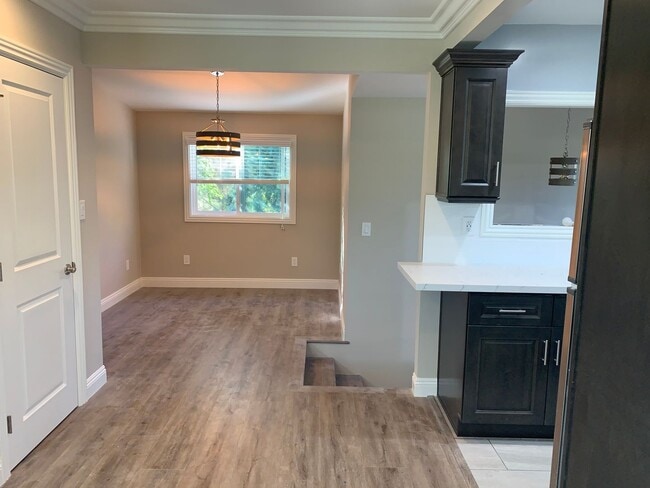 Building Photo - Fully Updated Spacious Studio Above Garages in Pasadena!