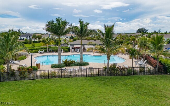 Building Photo - 374 Spg Hl Lk Lp