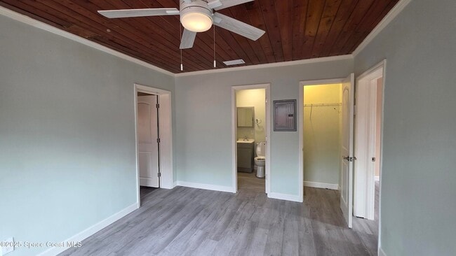 Building Photo - 6409 Ridgewood Ave