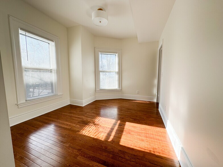 Building Photo - 446 Linwood Ave