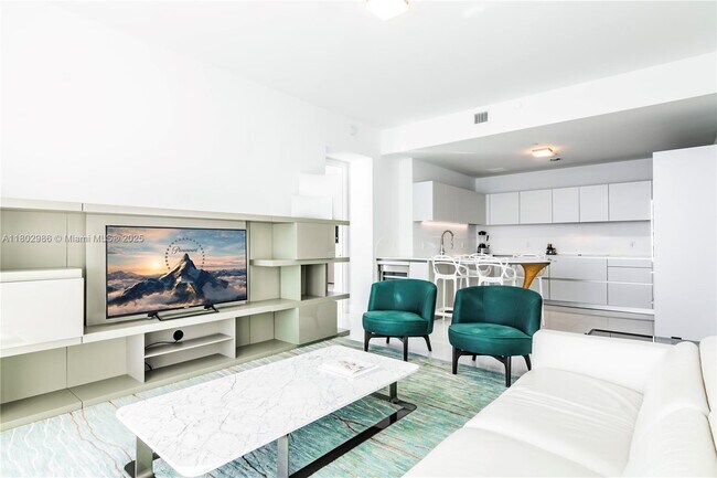 Building Photo - 16901 Collins Ave