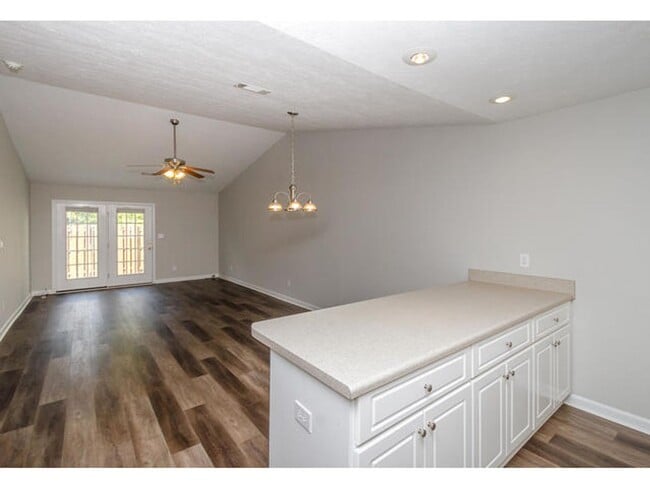 Building Photo - 663 Mickelson Way