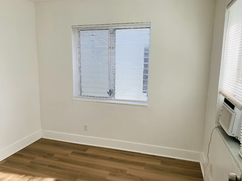 Building Photo - 691 NE 86th St