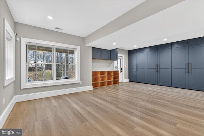 Building Photo - 7002 River Oaks Dr