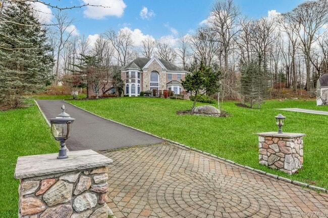 Building Photo - 22 Golden Rd