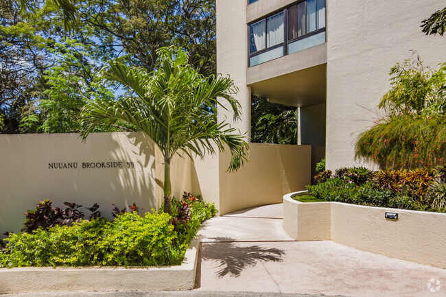 Building Photo - Nuuanu Brookside