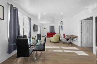 Building Photo - 4878 Tarnow St